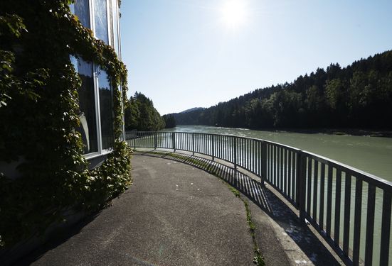 Aussicht auf dem Lech vom Infozentrum am Kraftwerk in Roßhaupten